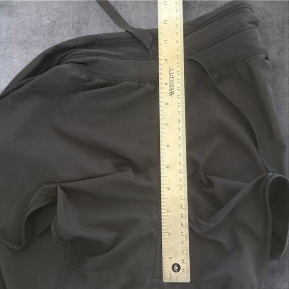 Lululemon Black Athletica Shorts Women’s Sz 6 Athleisure Wear - Picture 7 of 8